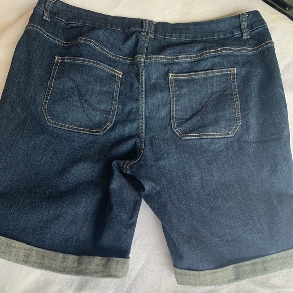 Lane Bryant Mid-Rise Bermuda Shorts Women's Plus Size 22 Stretch Denim Casual - Picture 6 of 9
